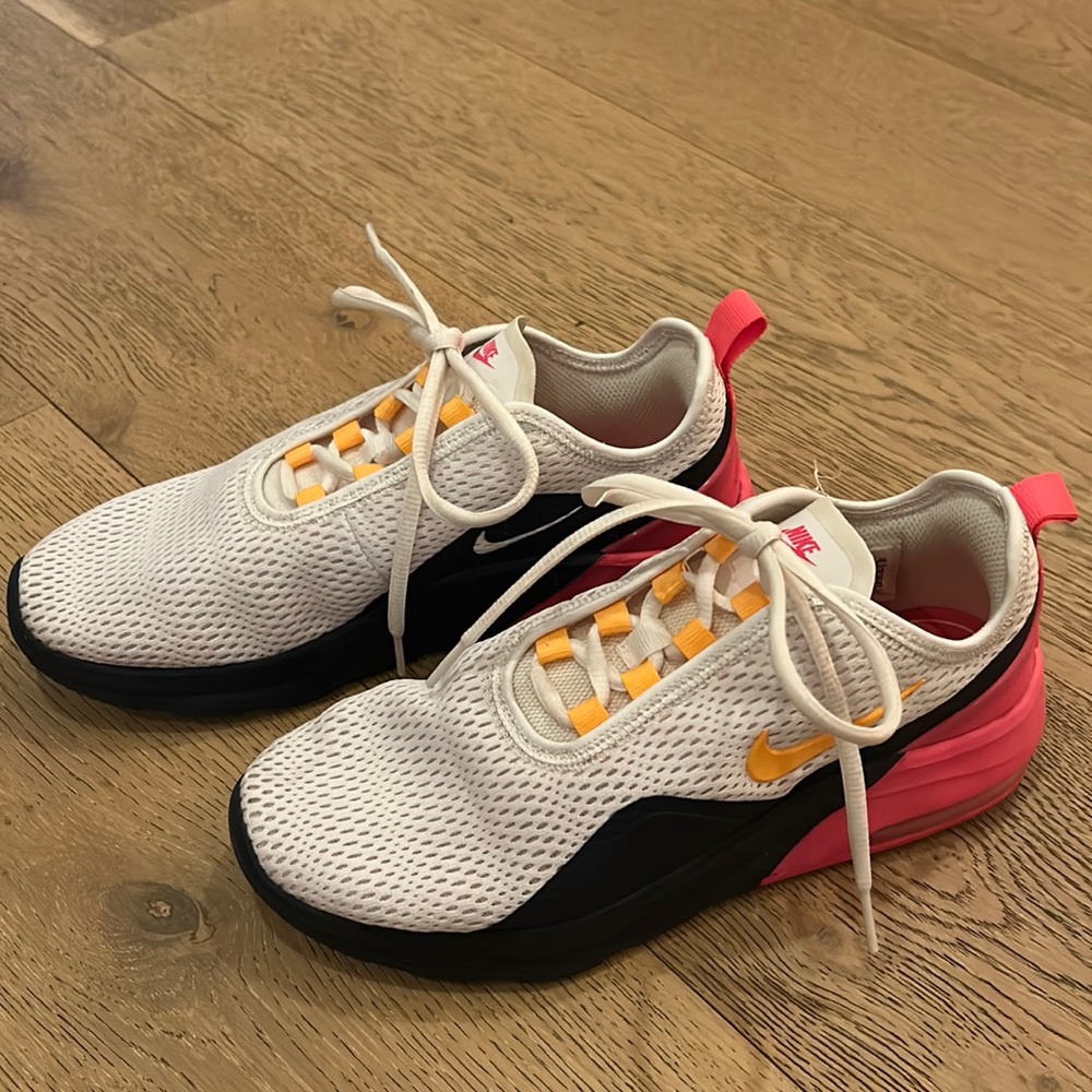 Nike Air women’s athletic shoes